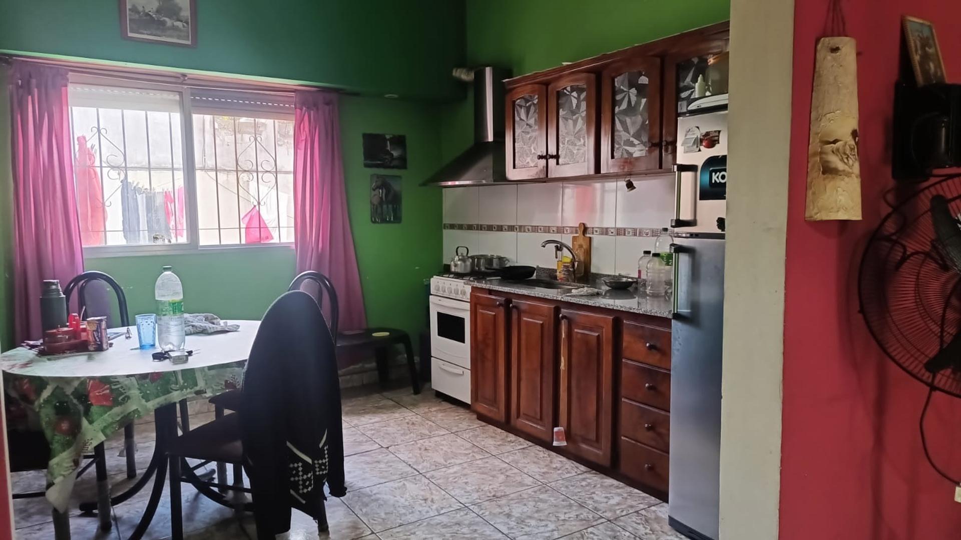Casa 5 ambientes con 2 baños