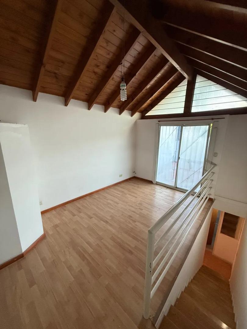 Alquiler Departamento Tipo Dúplex con Terraza – V. Crespo