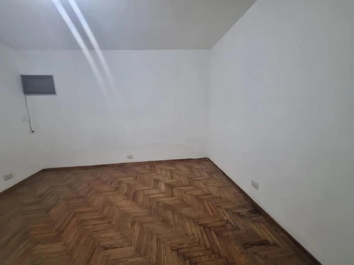 Casa 2 ambientes con 1 baño