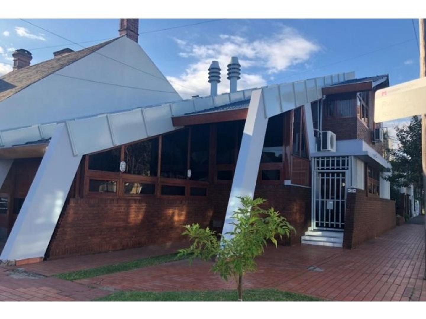 Vendo Lujosa  Casa Con Diseño De  Arquitectura Premiada HAEDO B.GUEMES