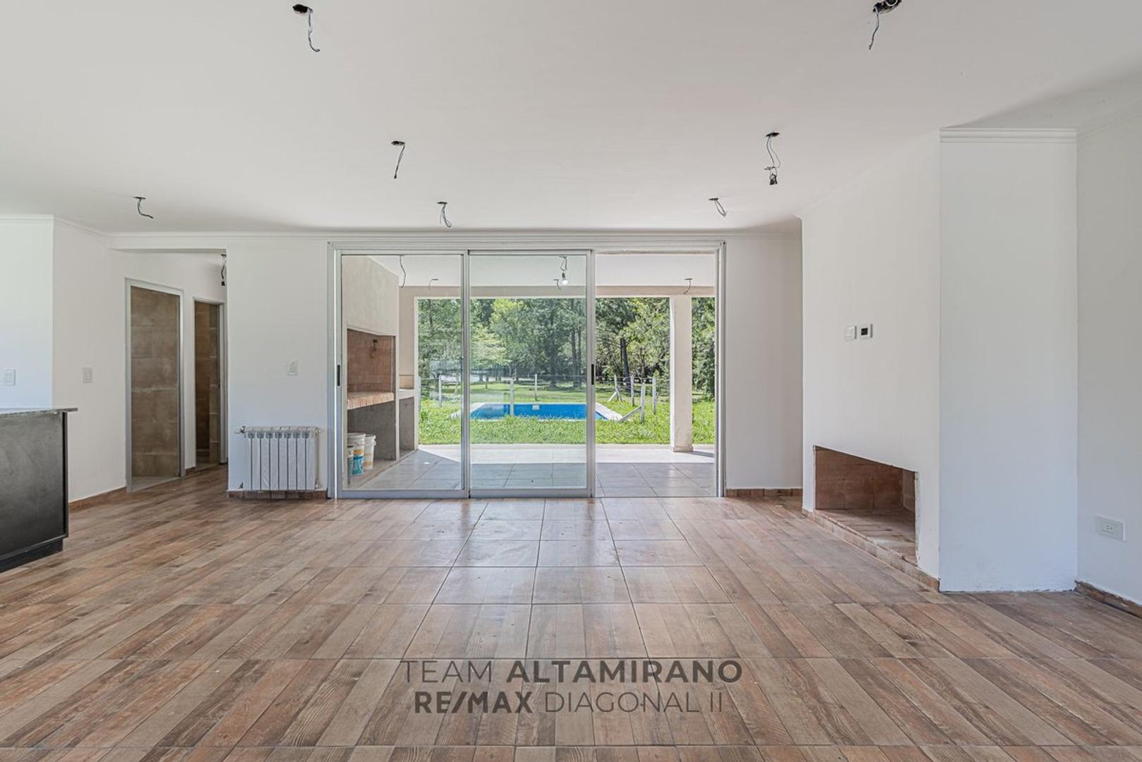 Casa 4 ambientes con 2 baños