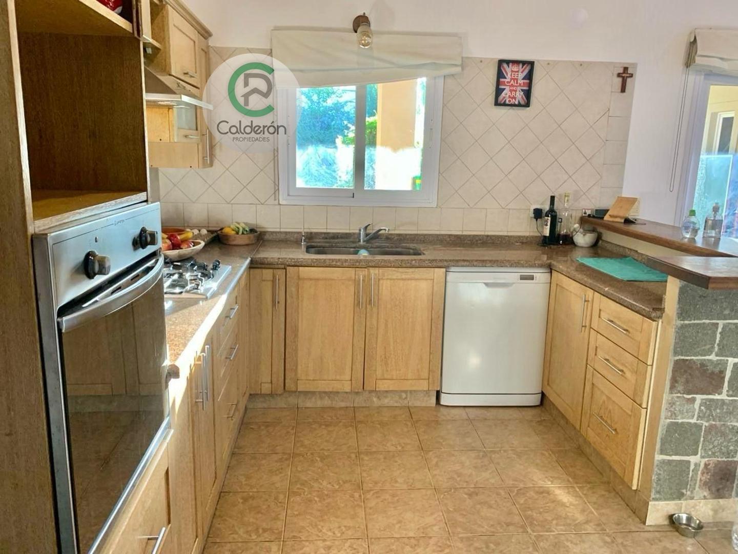 Casa 5 ambientes con 3 baños