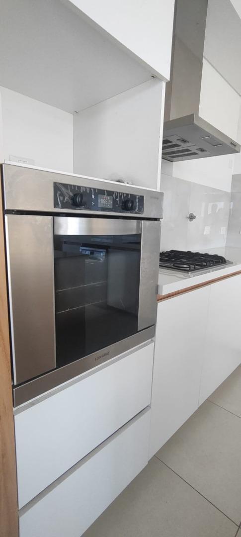 Casa en Alquiler con 4 cocheras