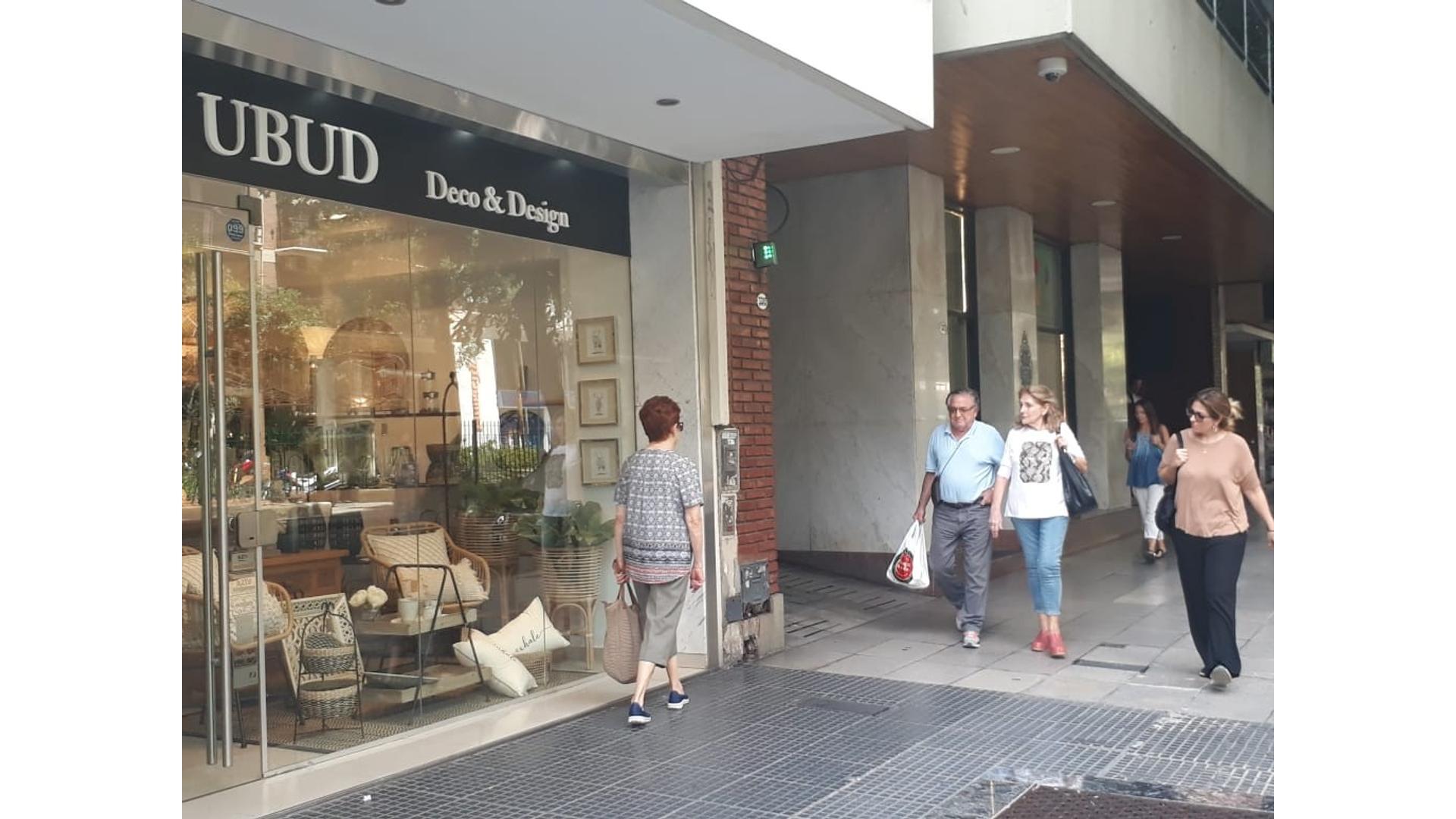 Inmejorable Ubicación - Bv. Charcas - Foco Comercial - Impec