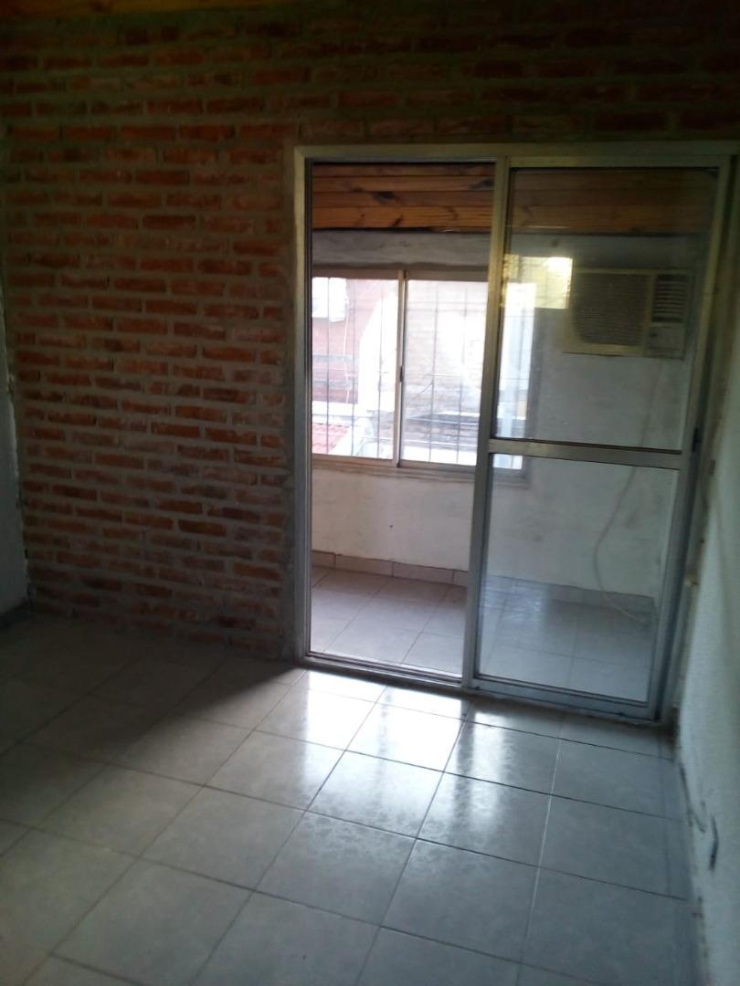 Depto Tipo Casa 2 ambientes con 1 baño