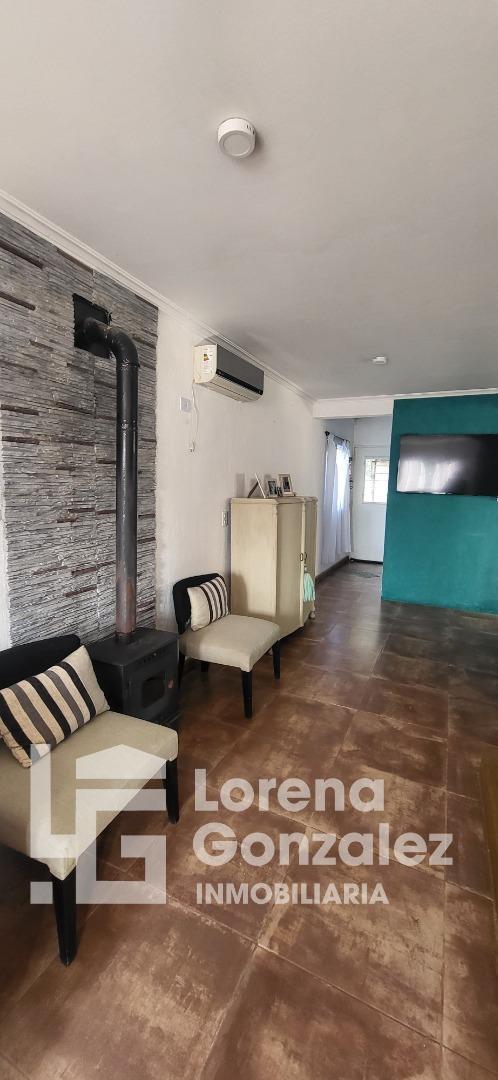 Casa 4 ambientes con 2 baños