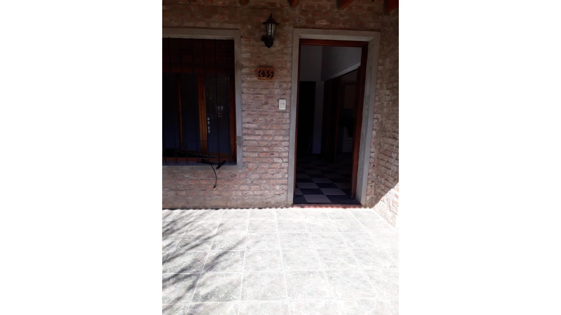 Solido chalet en 1 planta con 2 dormitorios, sobre 201 m2 de