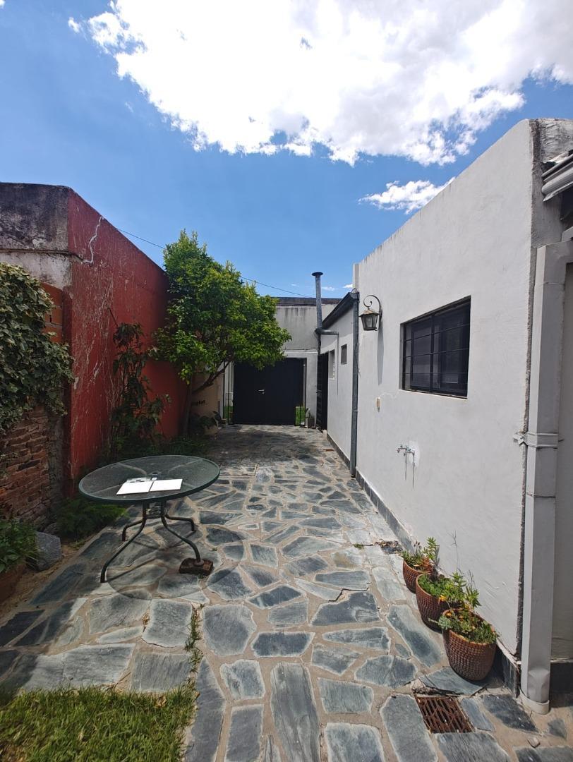 Depto Tipo Casa en Alquiler con 1 cocheras