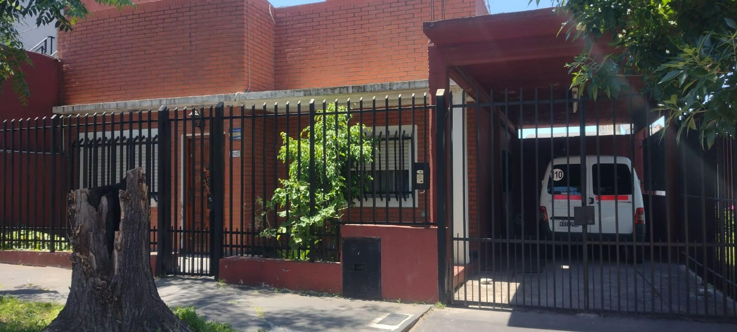 Casa 4 amb cochera/jardin/lote - villa ballester