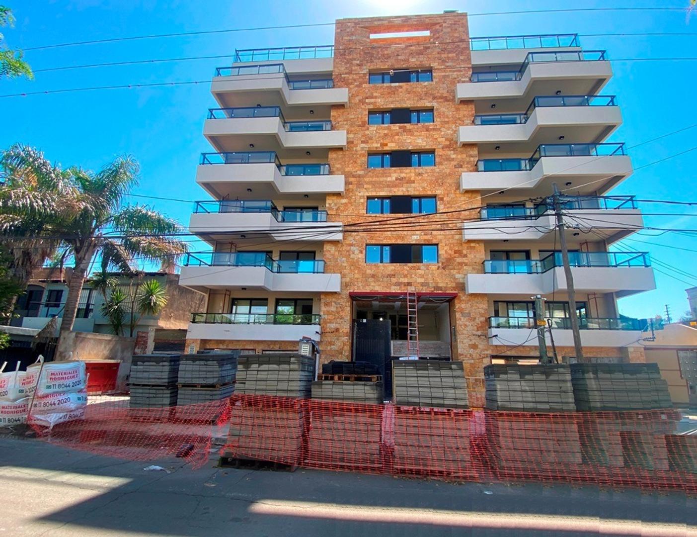 DEPTO EN VENTA :: ITUZAINGO NTE :: 2 AMBIENTES C/COCHERA