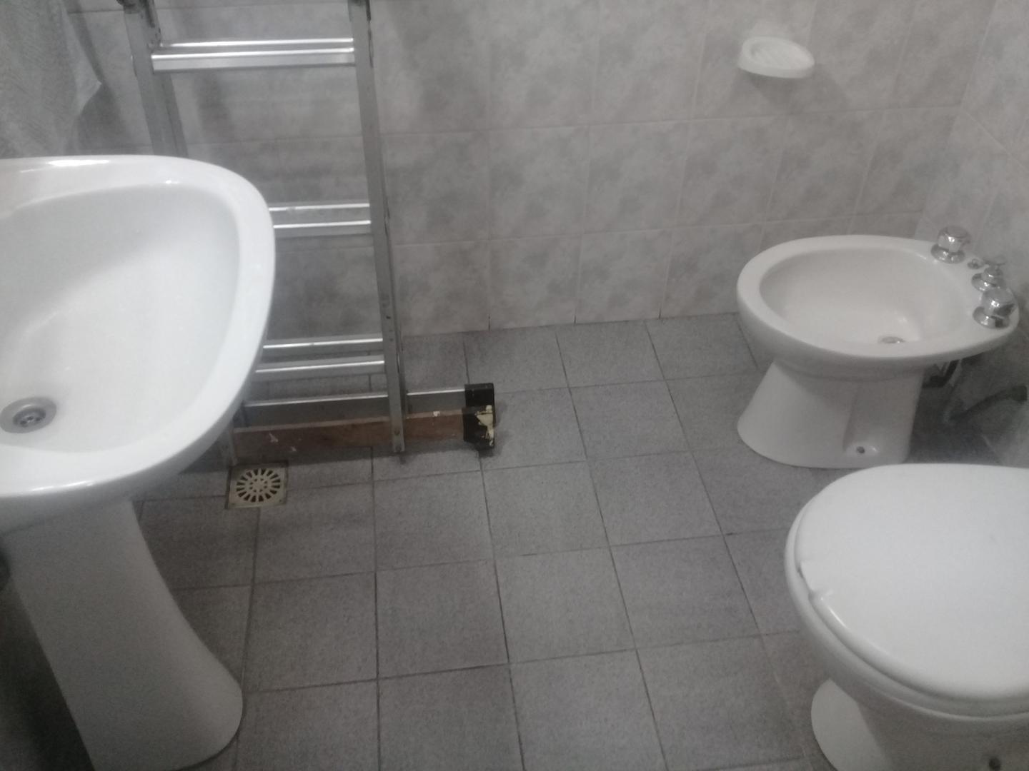 Venta. Chalet 5 amb c/ parque y gge. Quilmes Oeste.