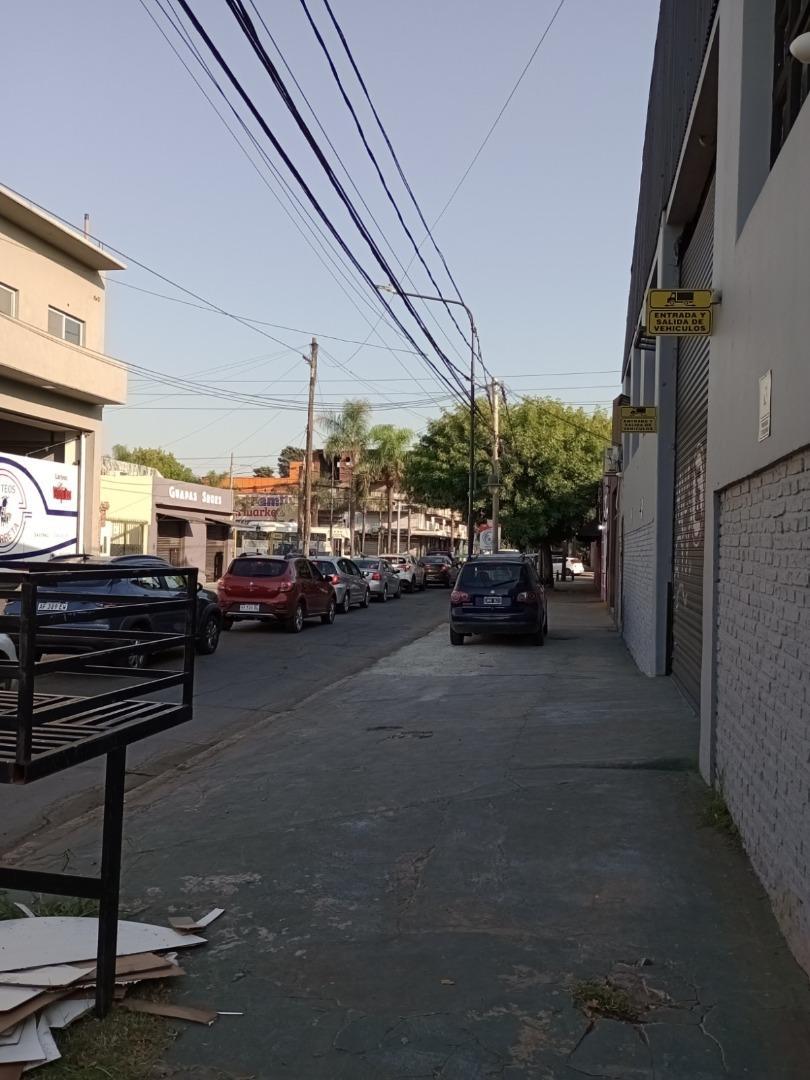 LOTE EN ZONA COMERCIAL CON CONSTRUCCION A REF O DEMOLER