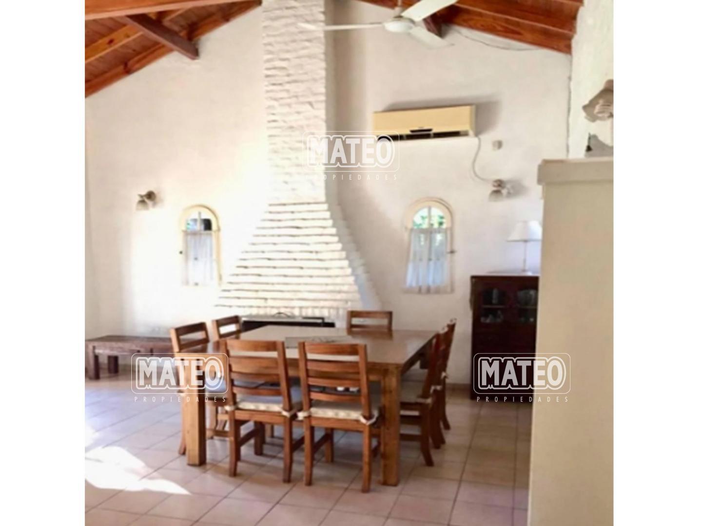 Casa 4 ambientes con 2 baños