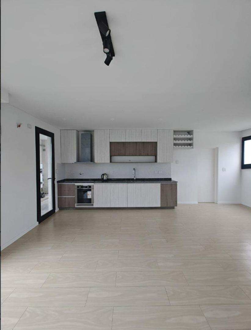 Casa 5 ambientes con 4 baños