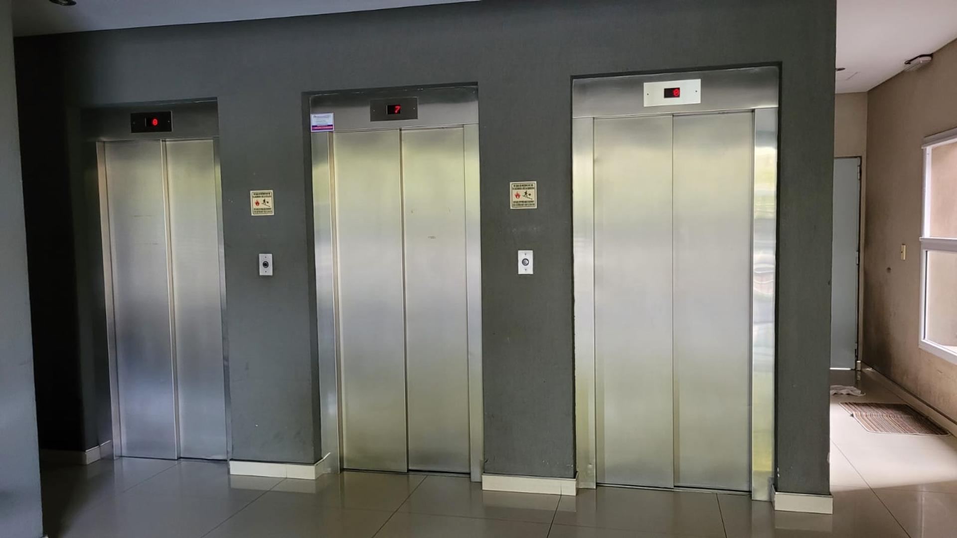 Francia 2400, Piso 2