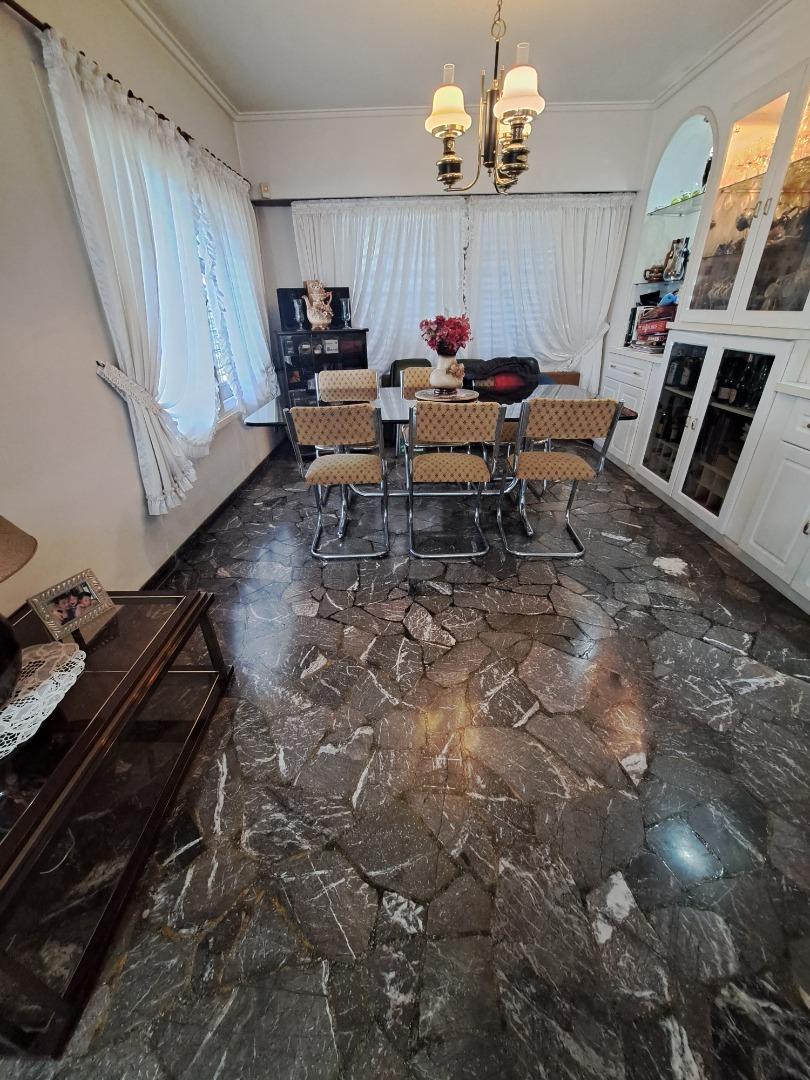 Casa en Venta con 8 cocheras