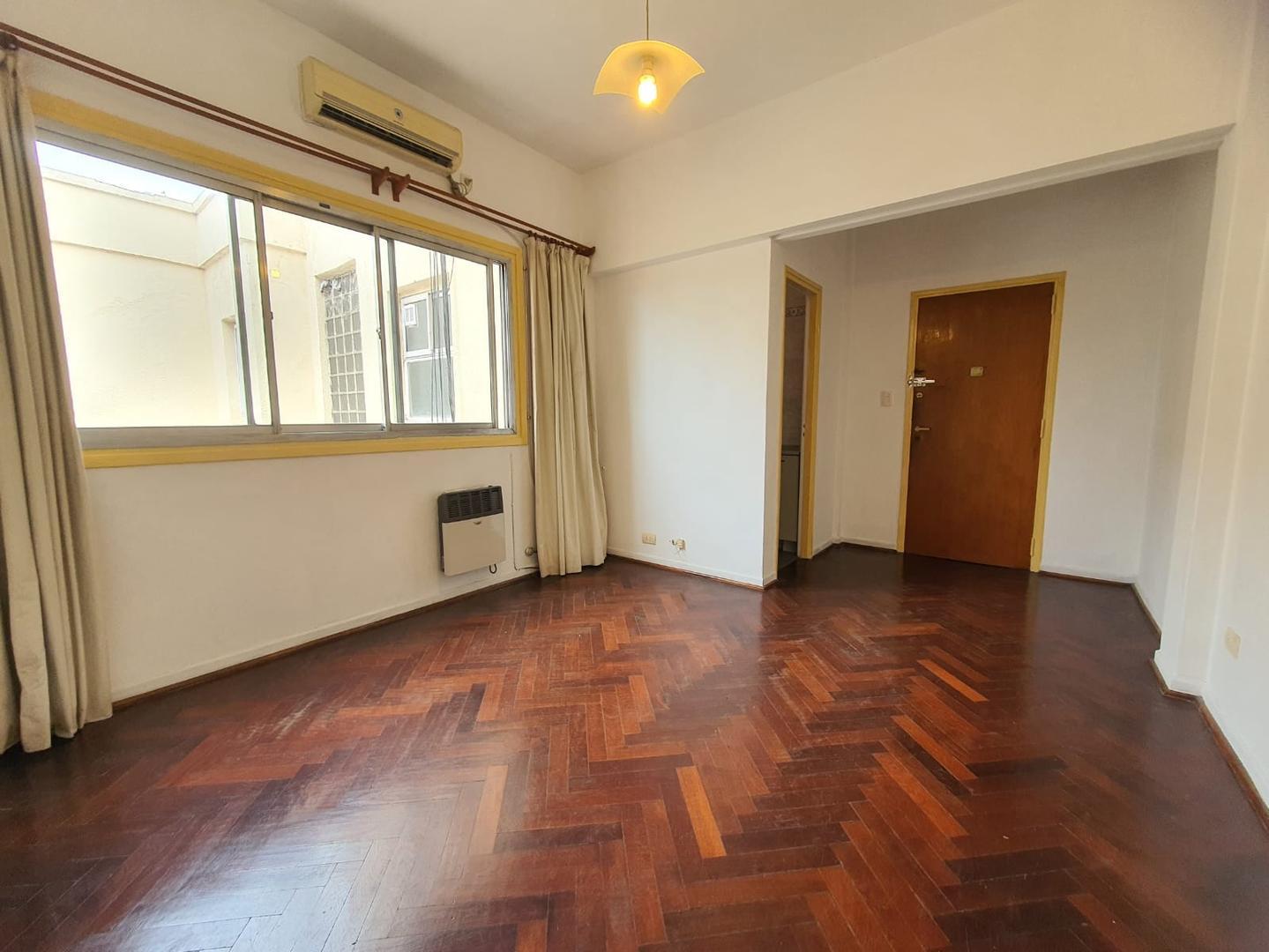 Av. Caseros 700, Piso 8