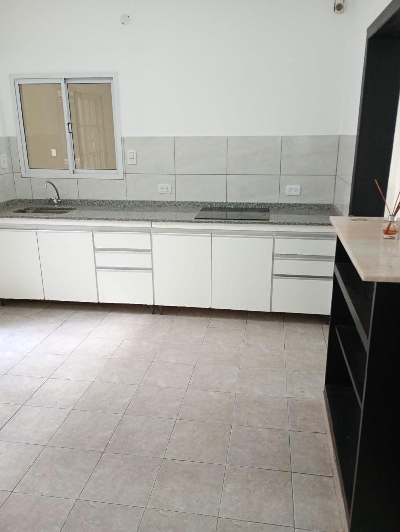 Depto Tipo Casa en Alquiler con 2 cocheras