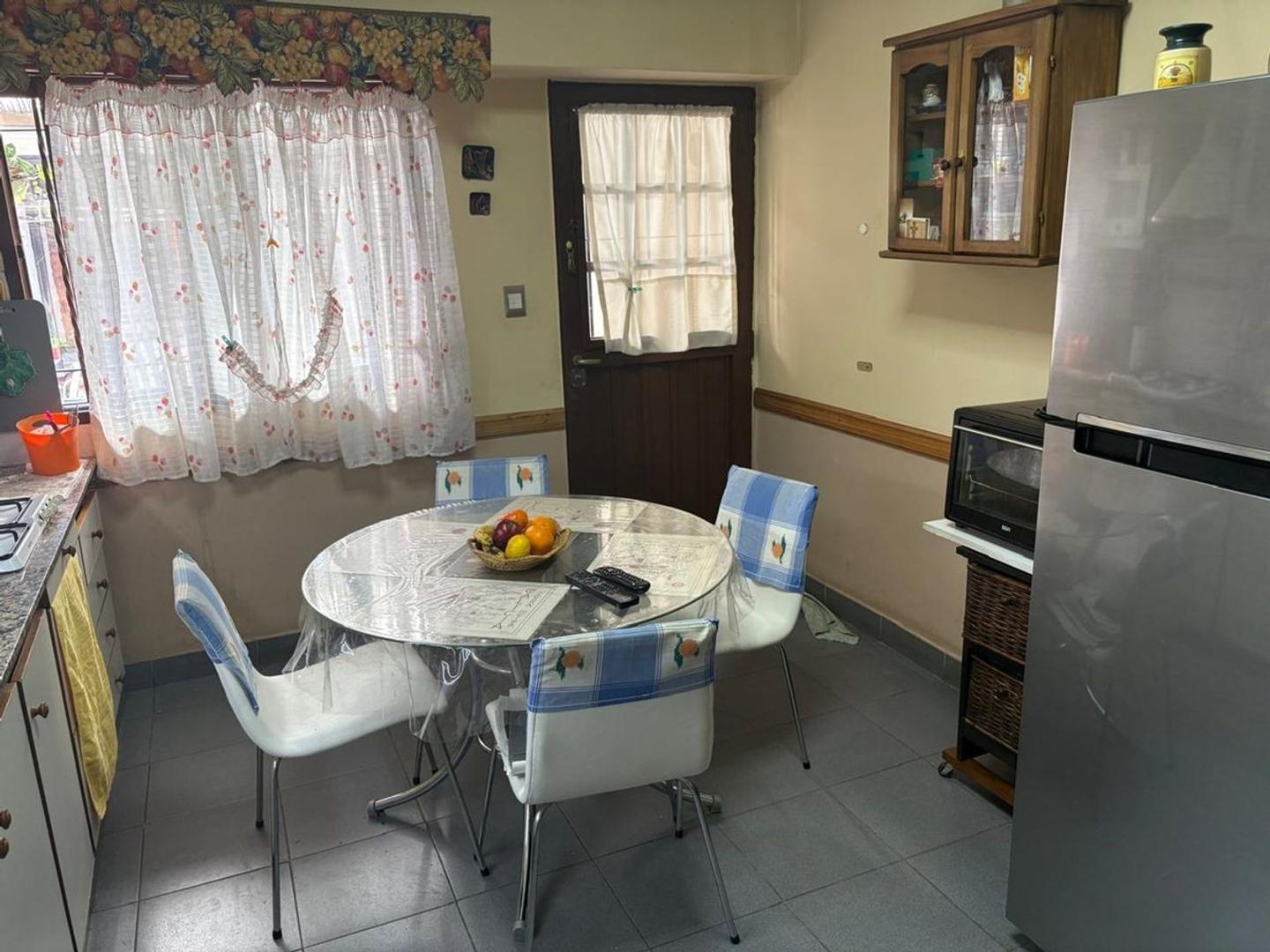 Casa 3 ambientes con 2 baños