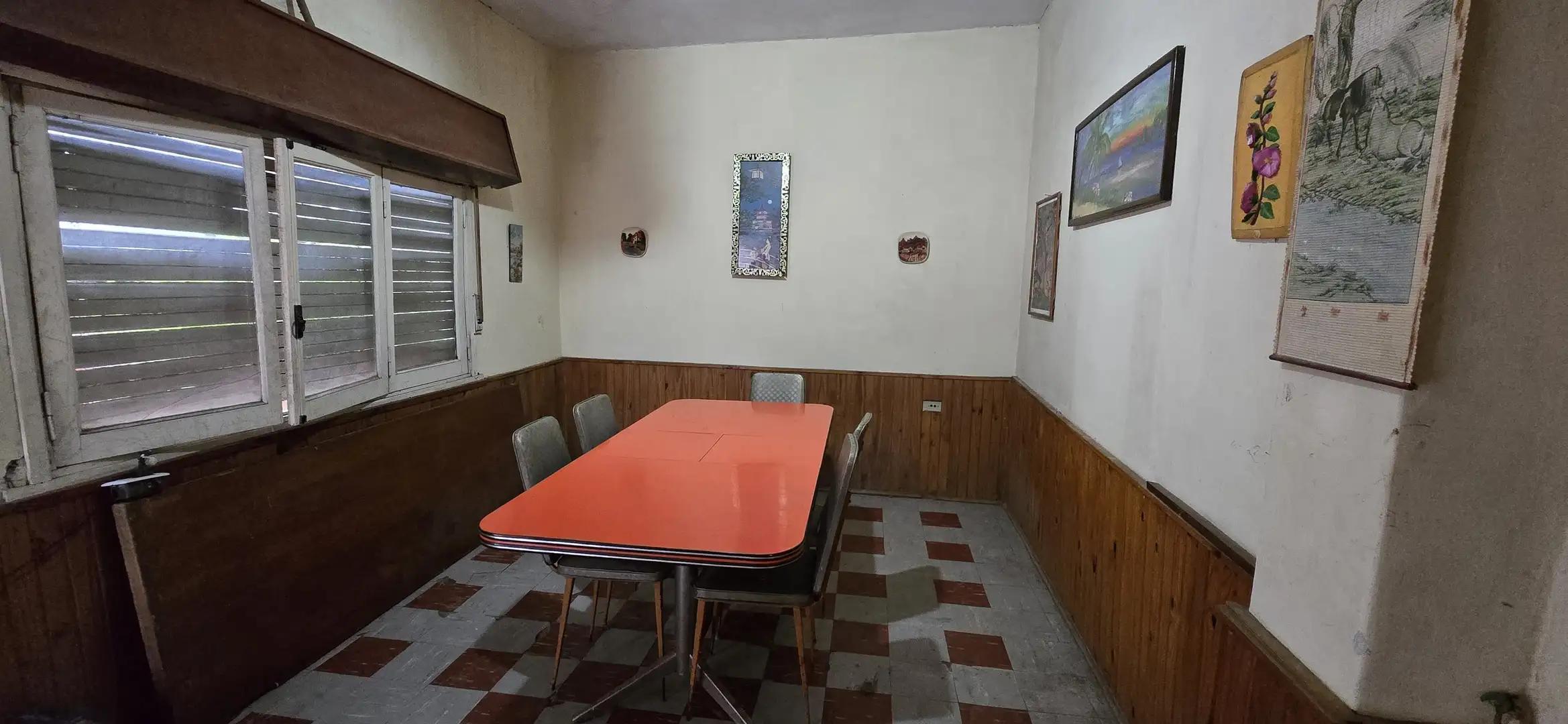 Casa 5 ambientes con 2 baños