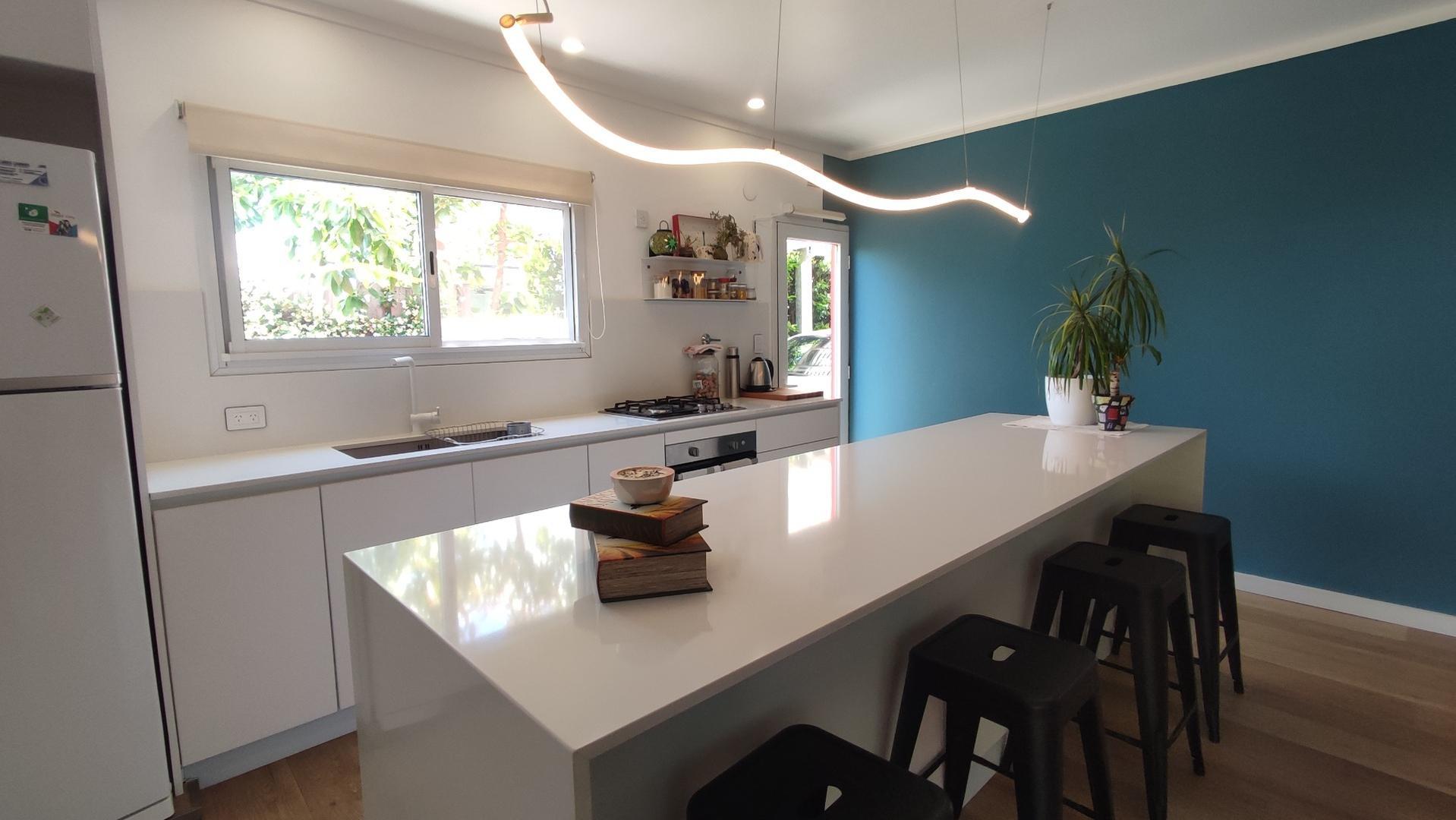 Casa en Venta con 3 cocheras