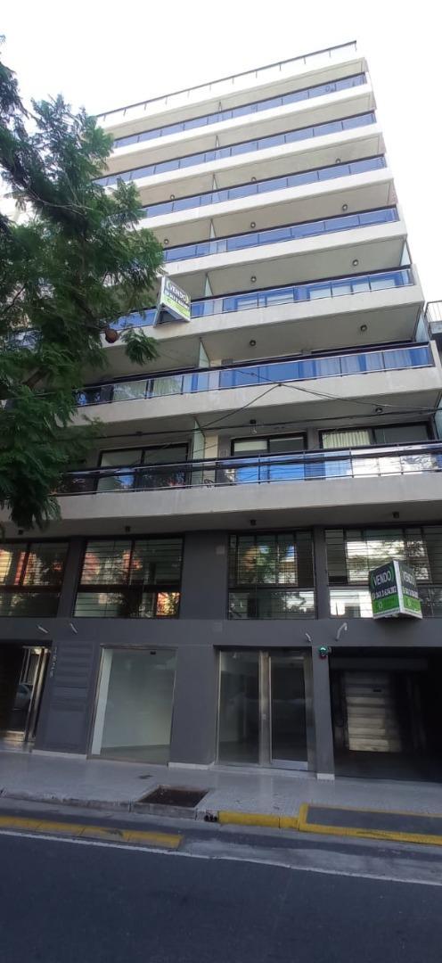 Amplio Local Comercial -  Gran ubicación