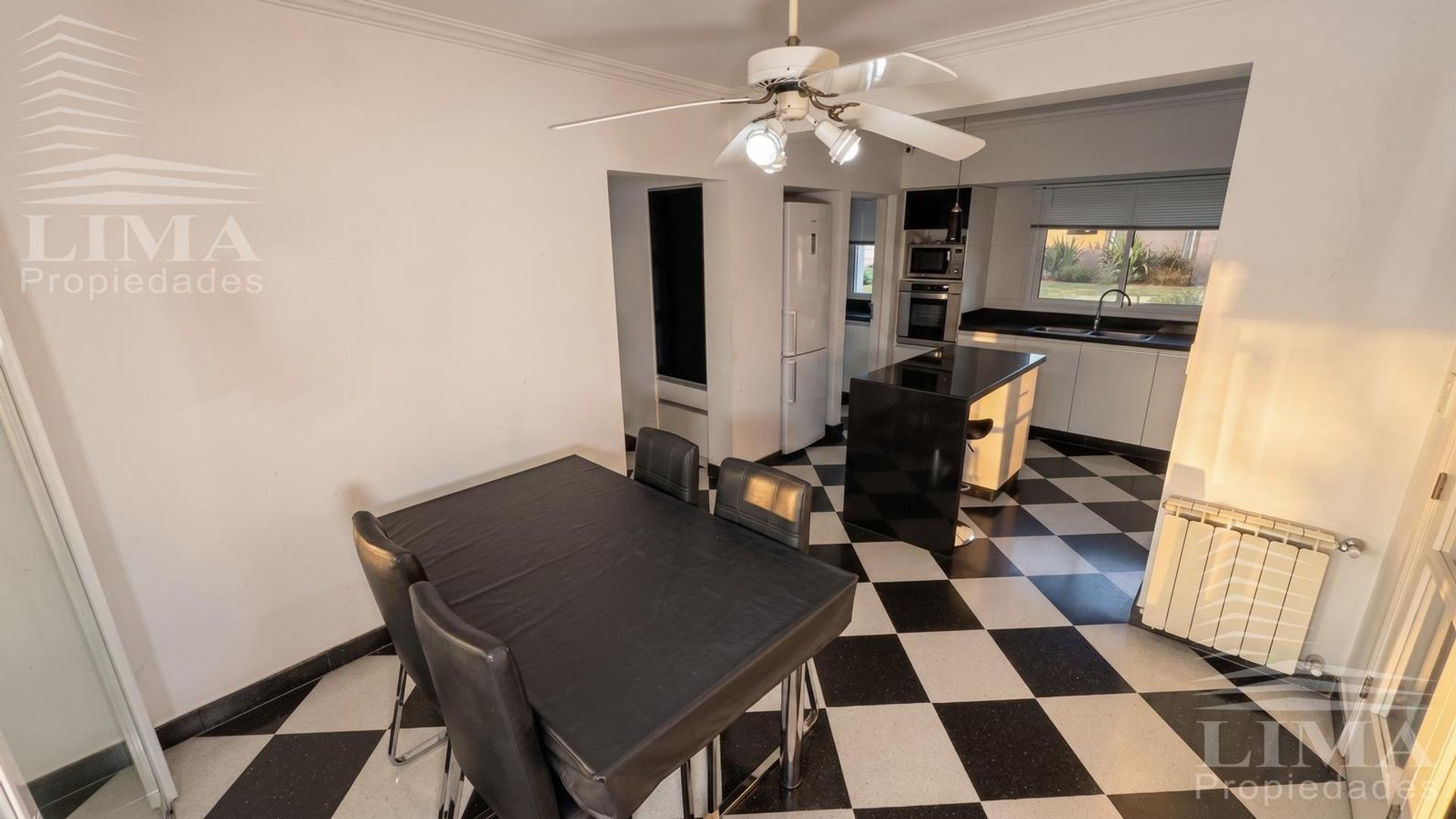 Casa 7 ambientes con 3 baños