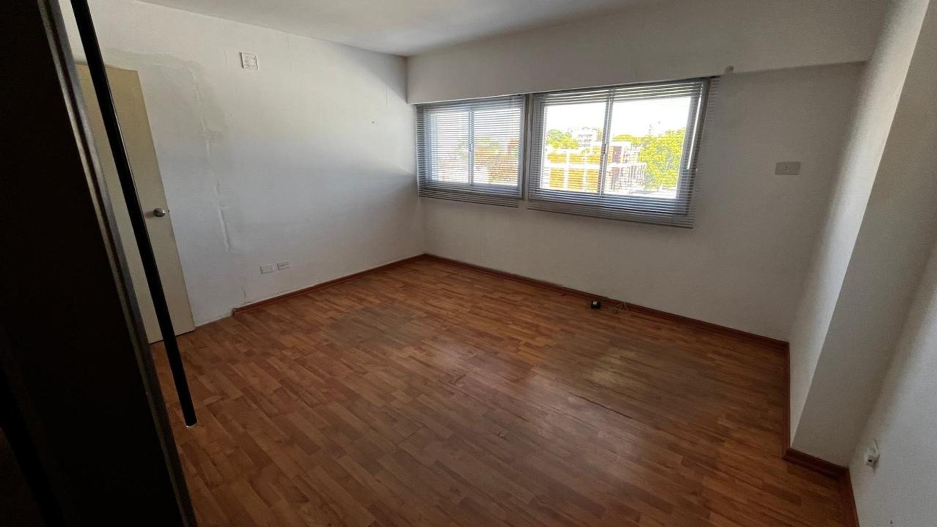 Oficina 3 ambientes con 1 baño