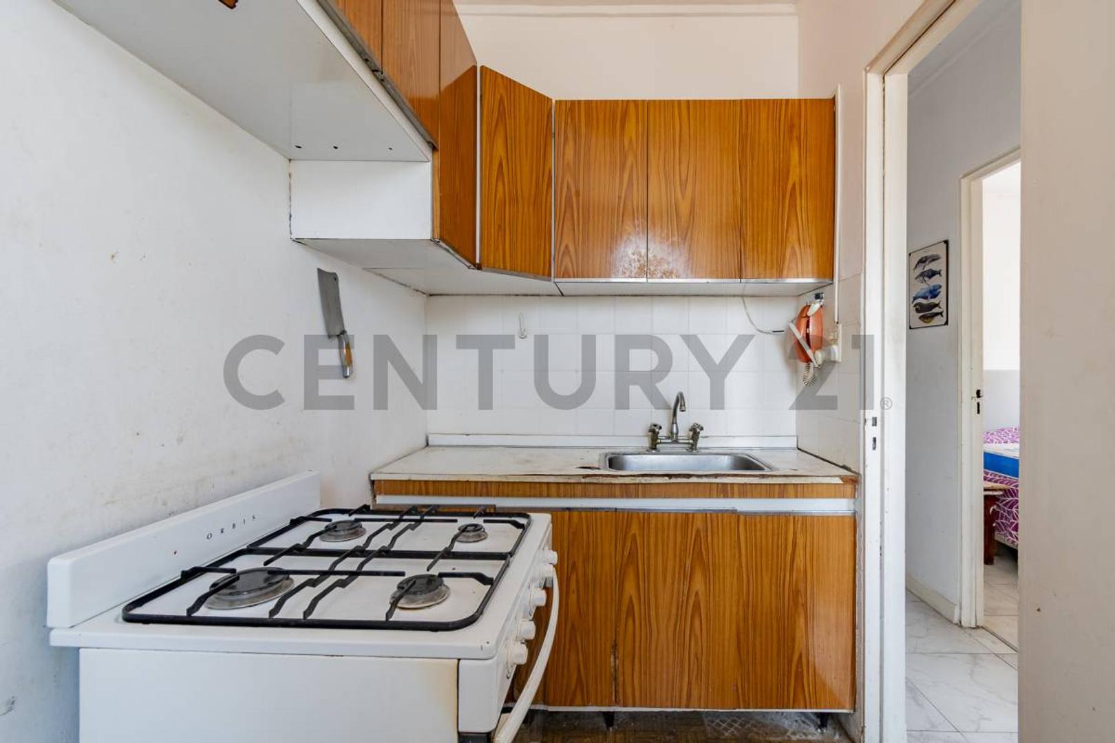 Eleodoro Lobos 200, Piso 0