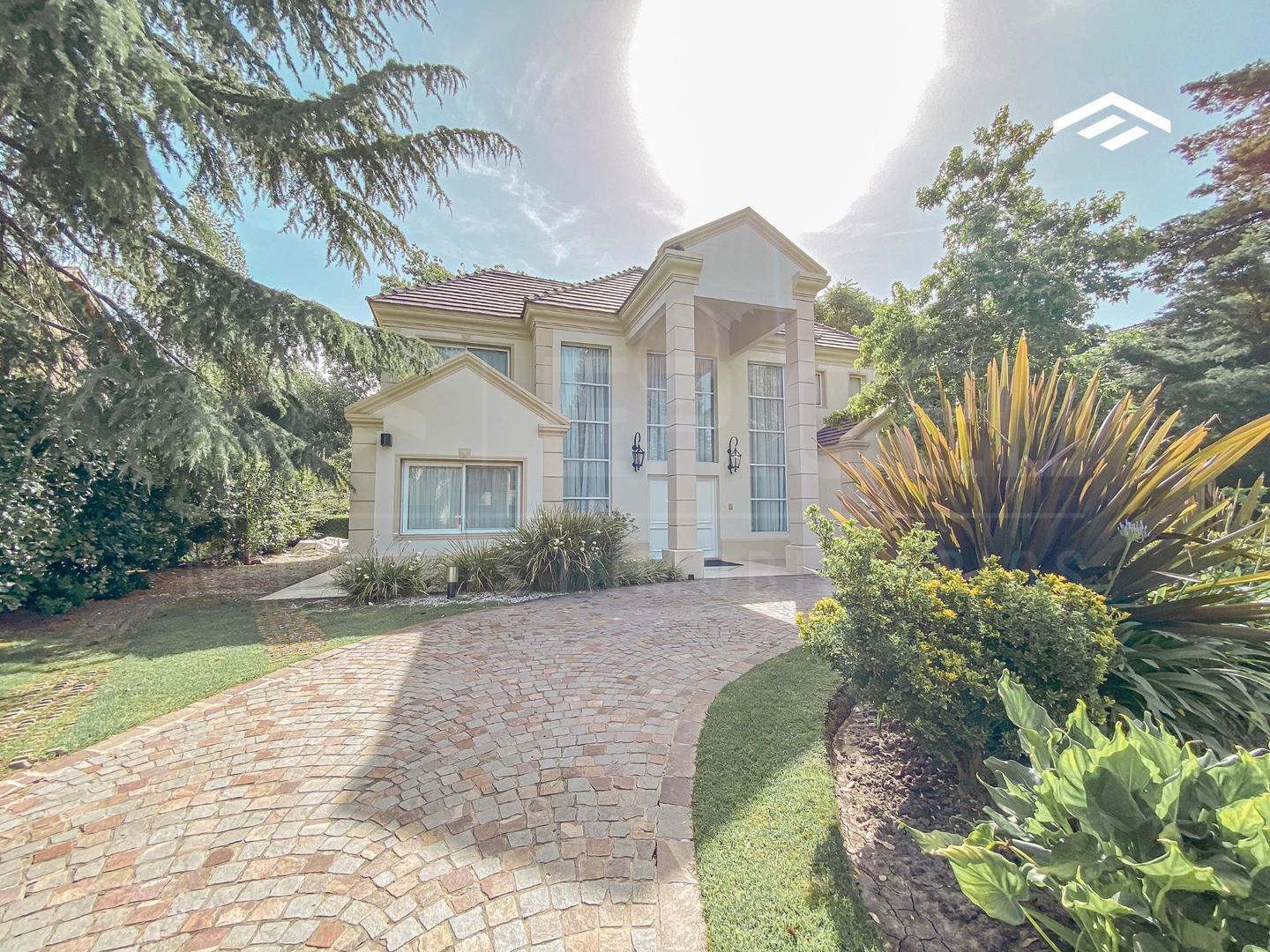 Casa en Alquiler de 4 dormitorios