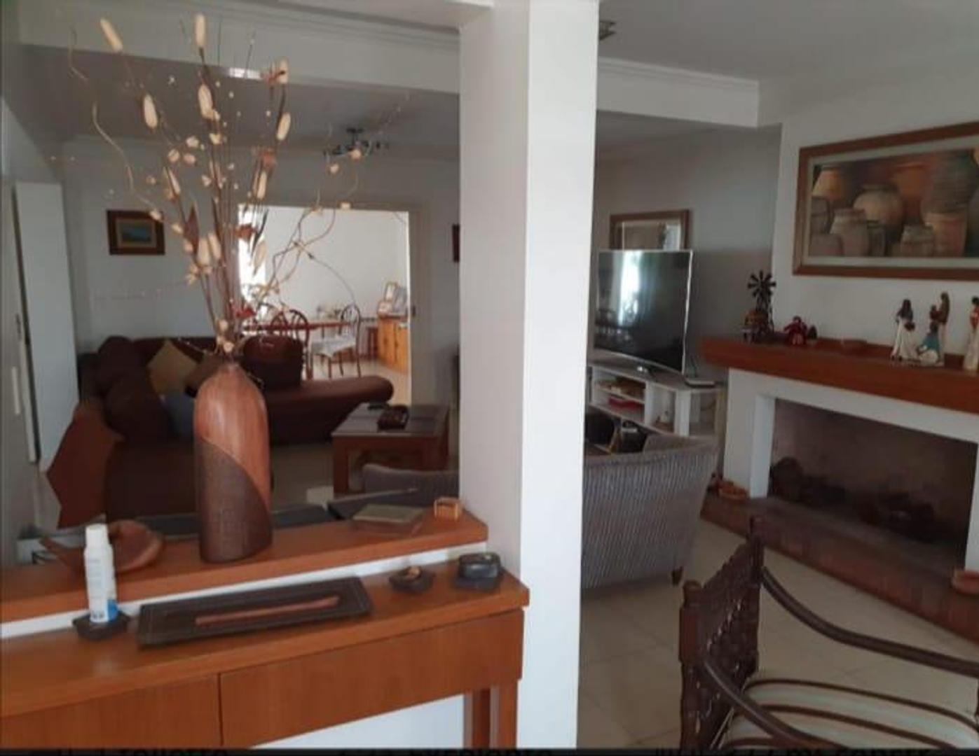 Casa en Venta con 4 cocheras