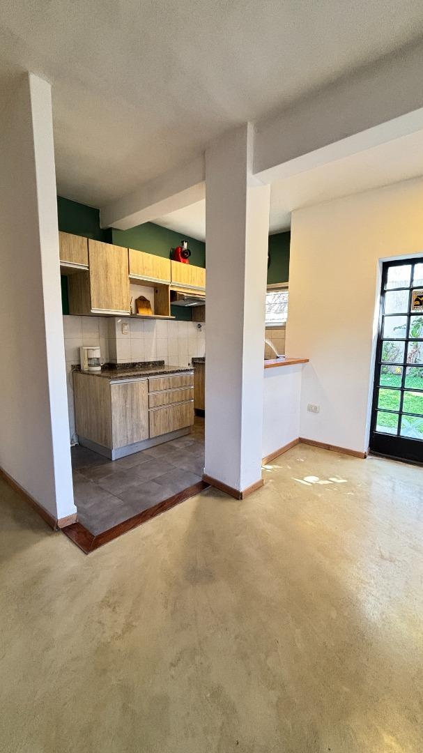 VENTA CASA CON PARQUE BERNAL