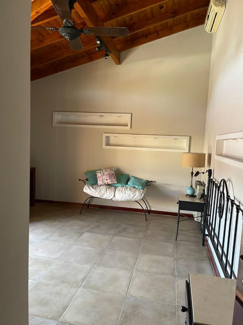 Casa 5 ambientes con 4 baños