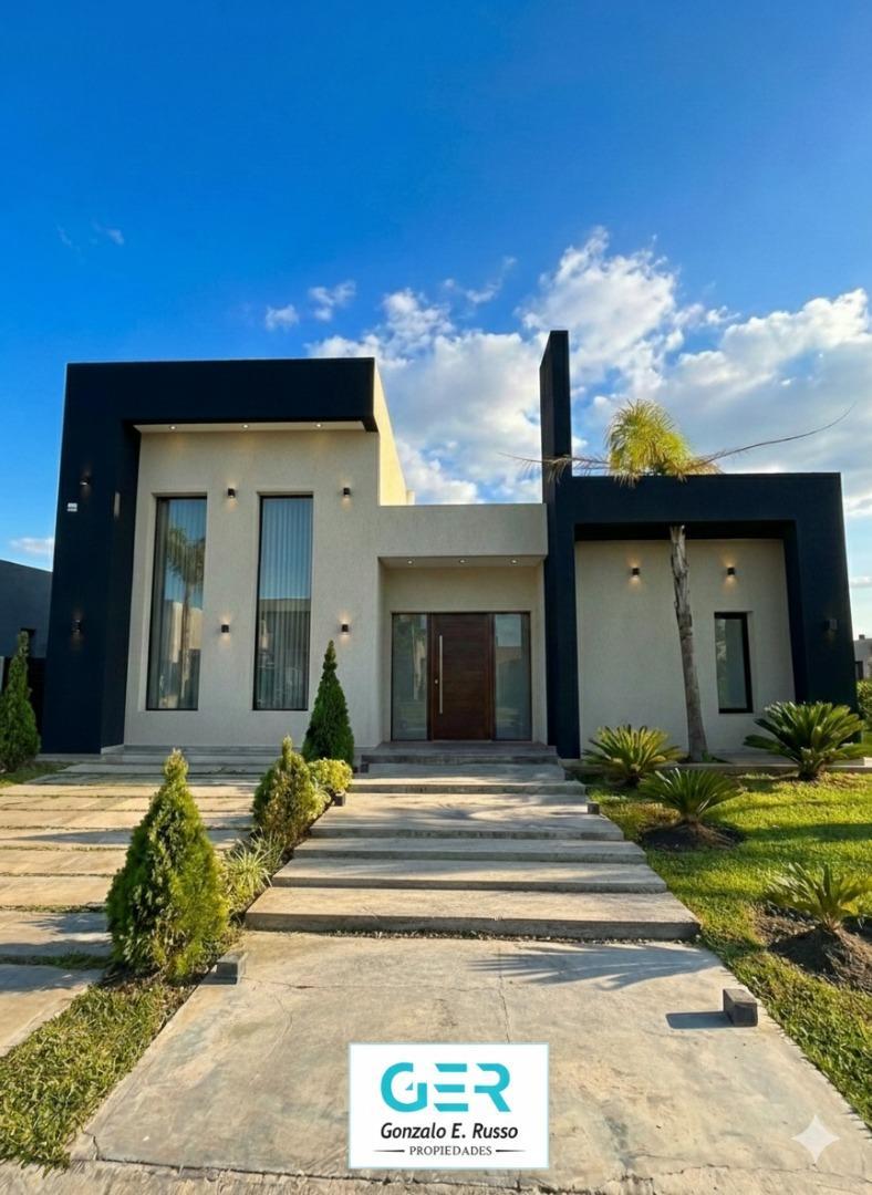 Casa en venta 4 ambientes en Lagos de Canning