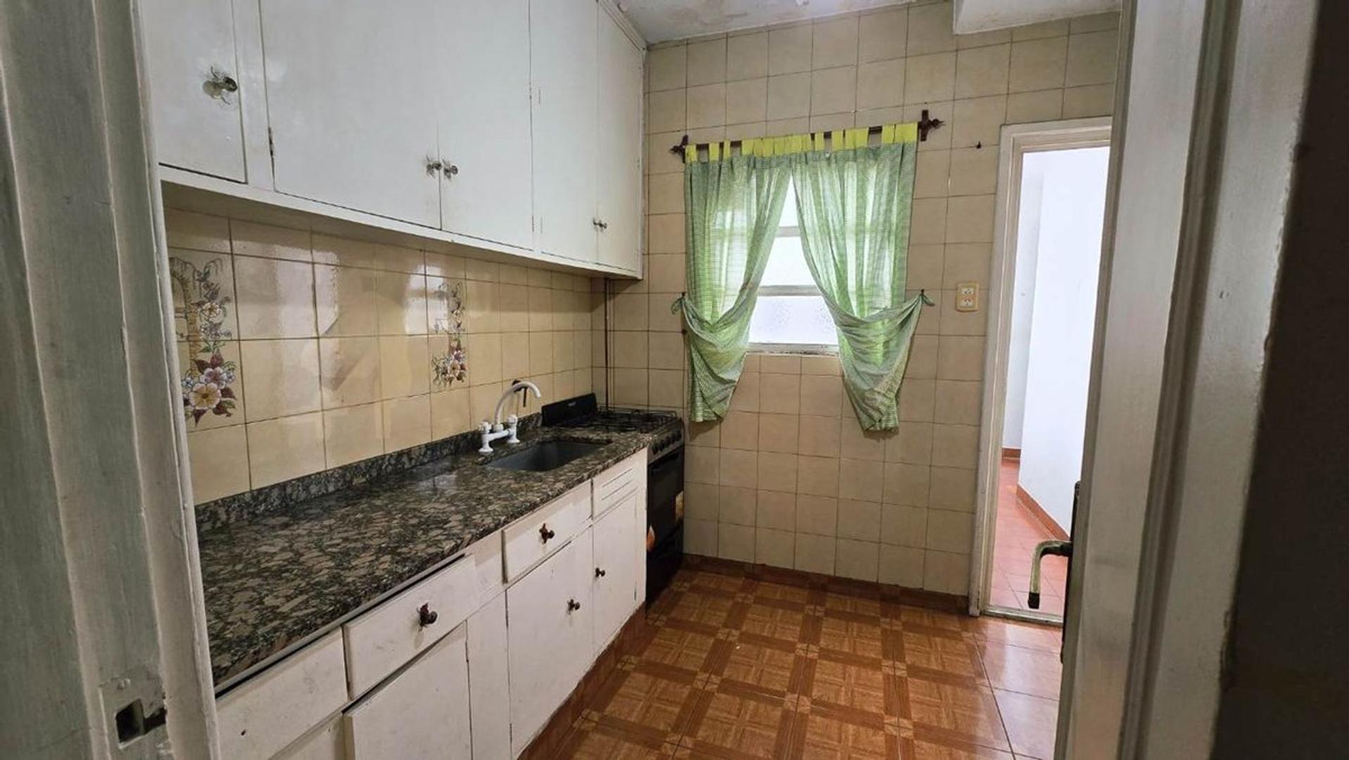 VENTA 4 AMB + BALCON + DEPENDENCIA GRAN POTENCIAL