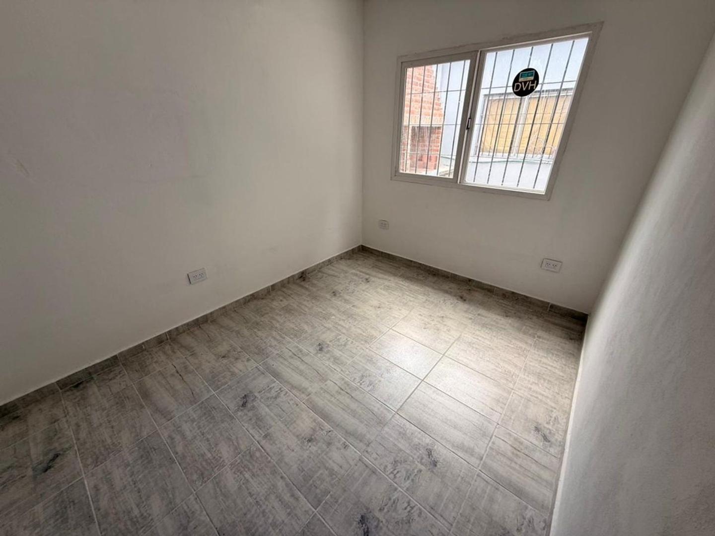 VENTA CASA 3 AMBIENTES COCHERA PARRILLA