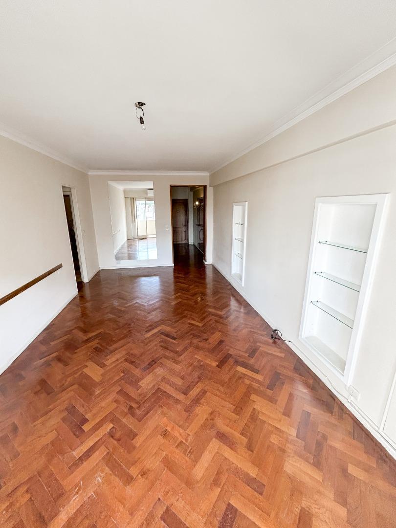 Departamento 4 amb. con balcón al contrafrente