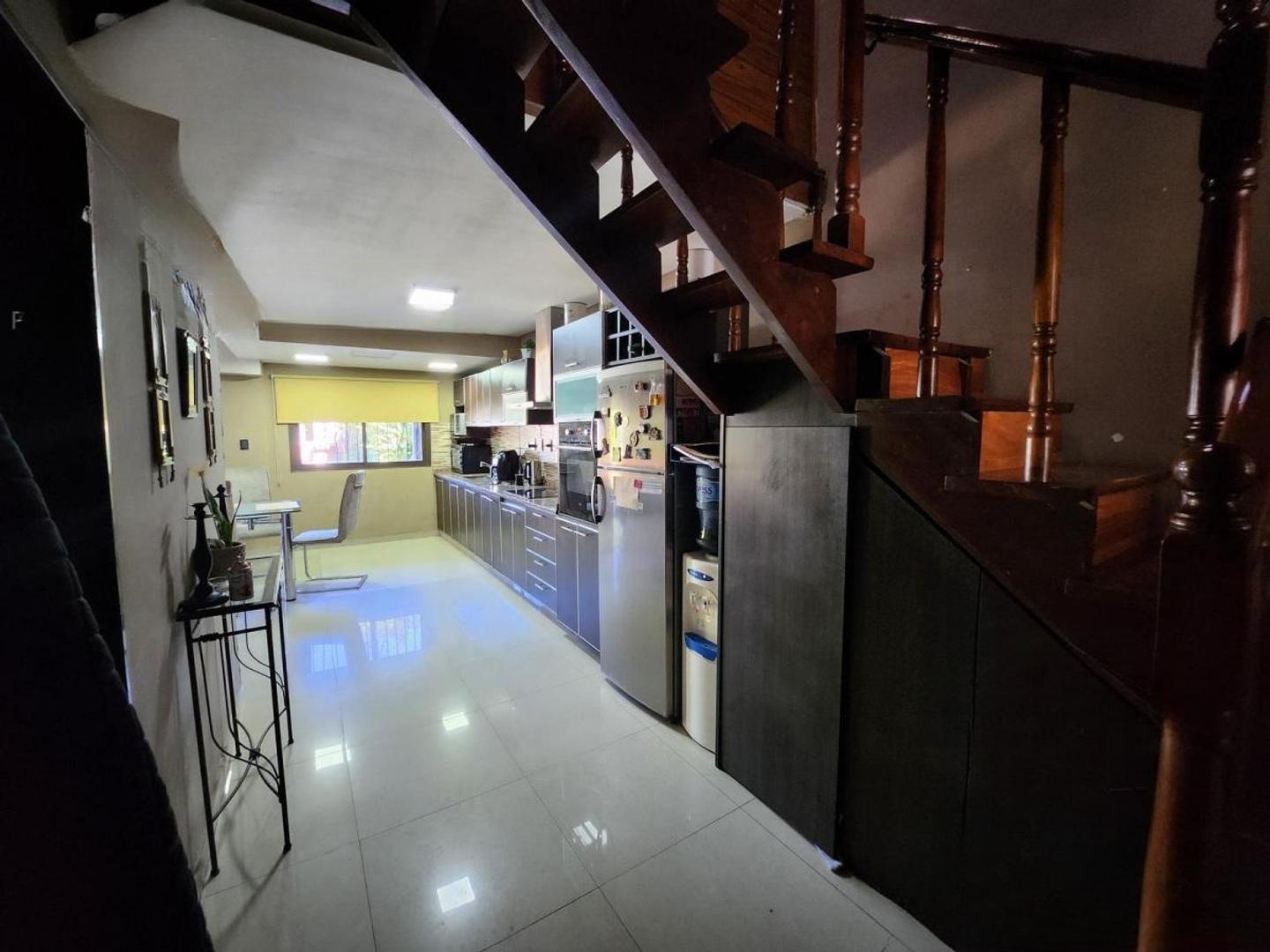 Casa 5 ambientes con 3 baños