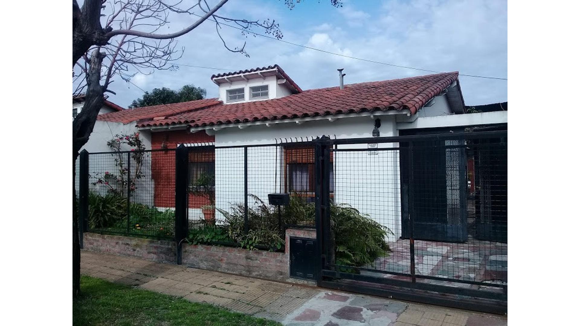 Chalet 4 ambientes Barrio Aeronáutico en Venta