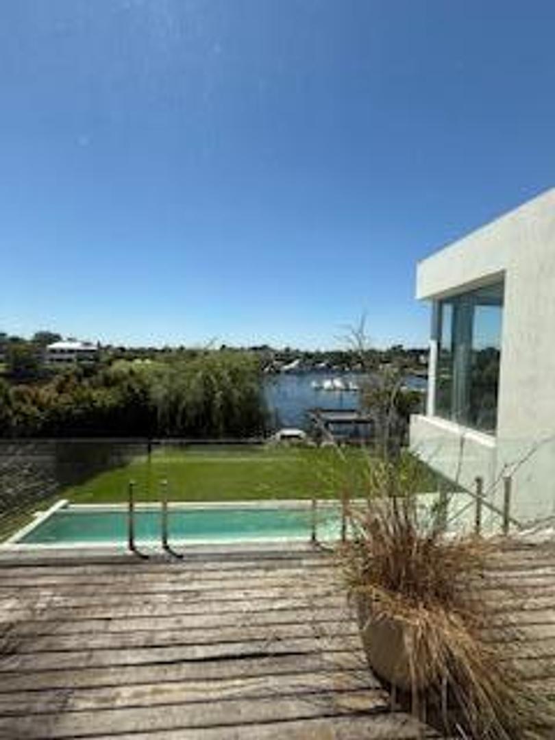 AVDA SANTA MARIA  al 4200