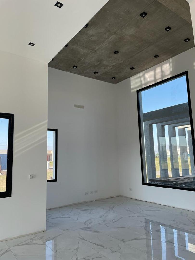 Casa en venta en Canning Barrio San Lucas