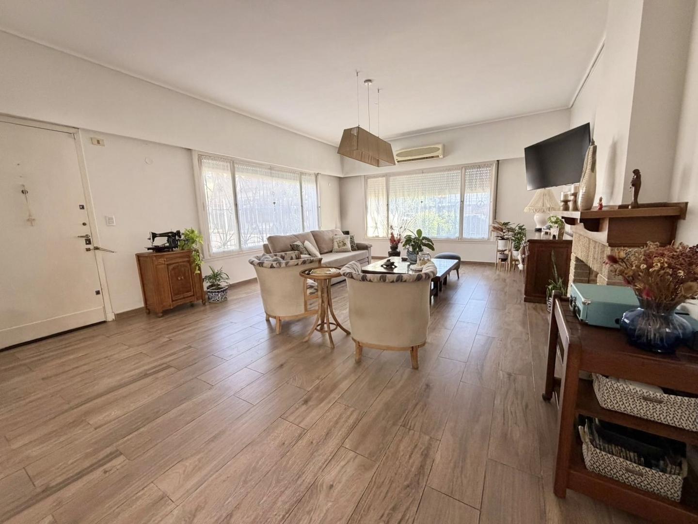 Chalet 5 ambientes en excelente estado y ubicación.