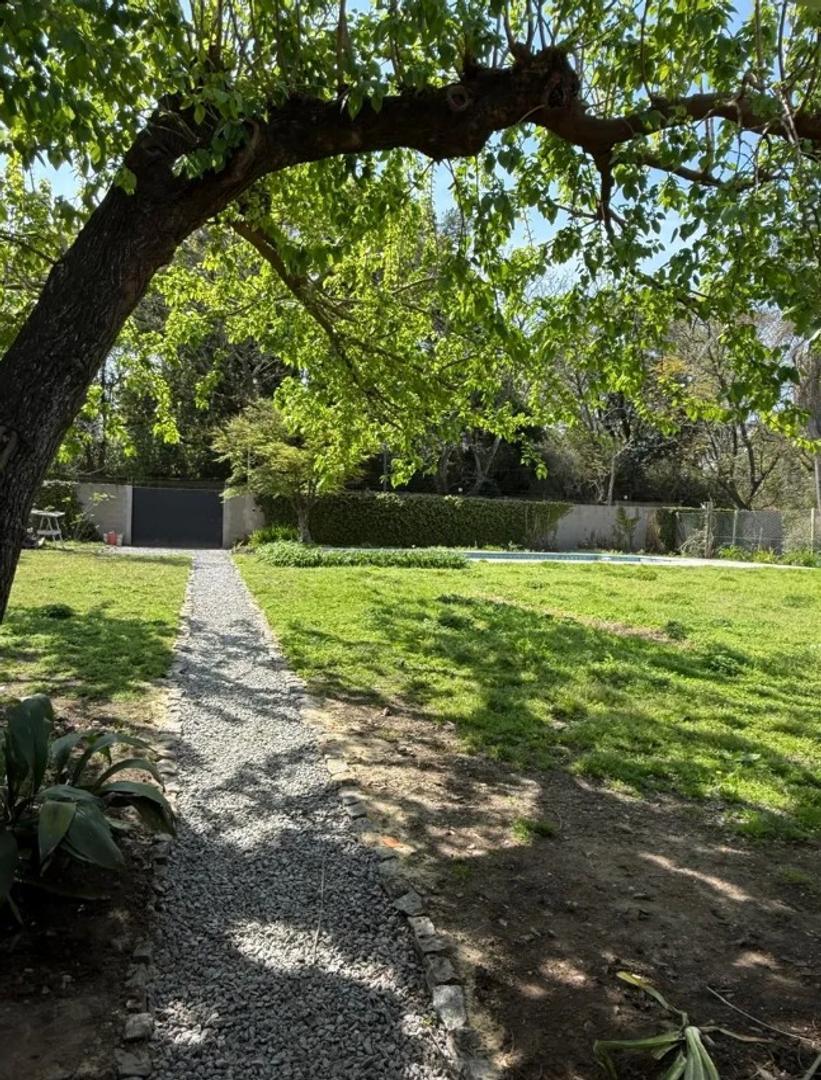 Casa 900 m2 con Gran Parque, Piscina y Parrilla Bella Vista