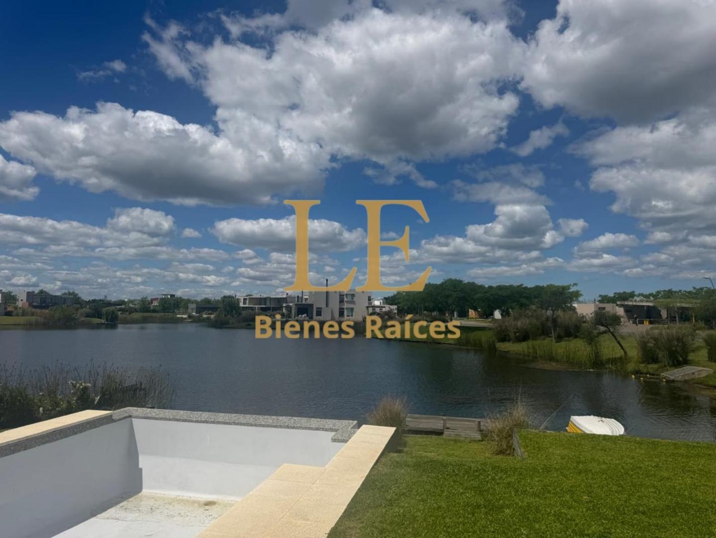 Casa en Venta con 7 cocheras