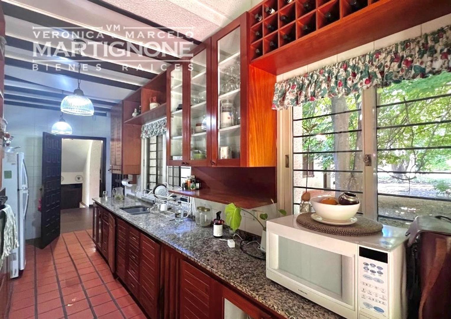 6 Has. en venta con casa, casa de casero y caballerizas