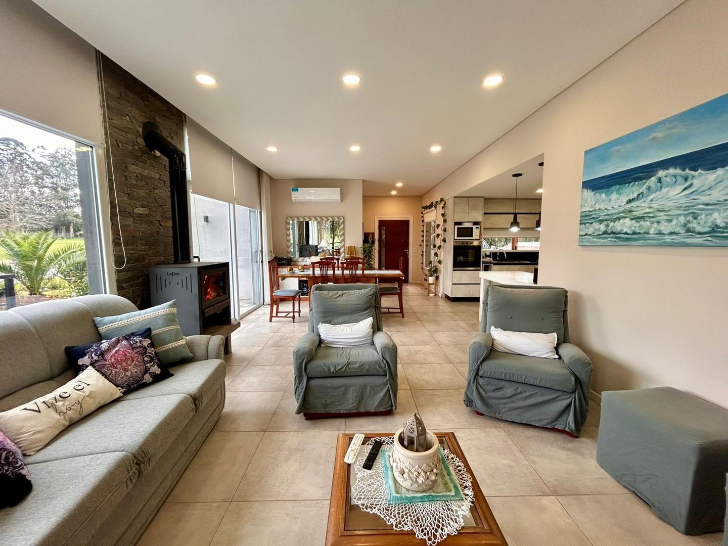 Casa 4 ambientes con 3 baños