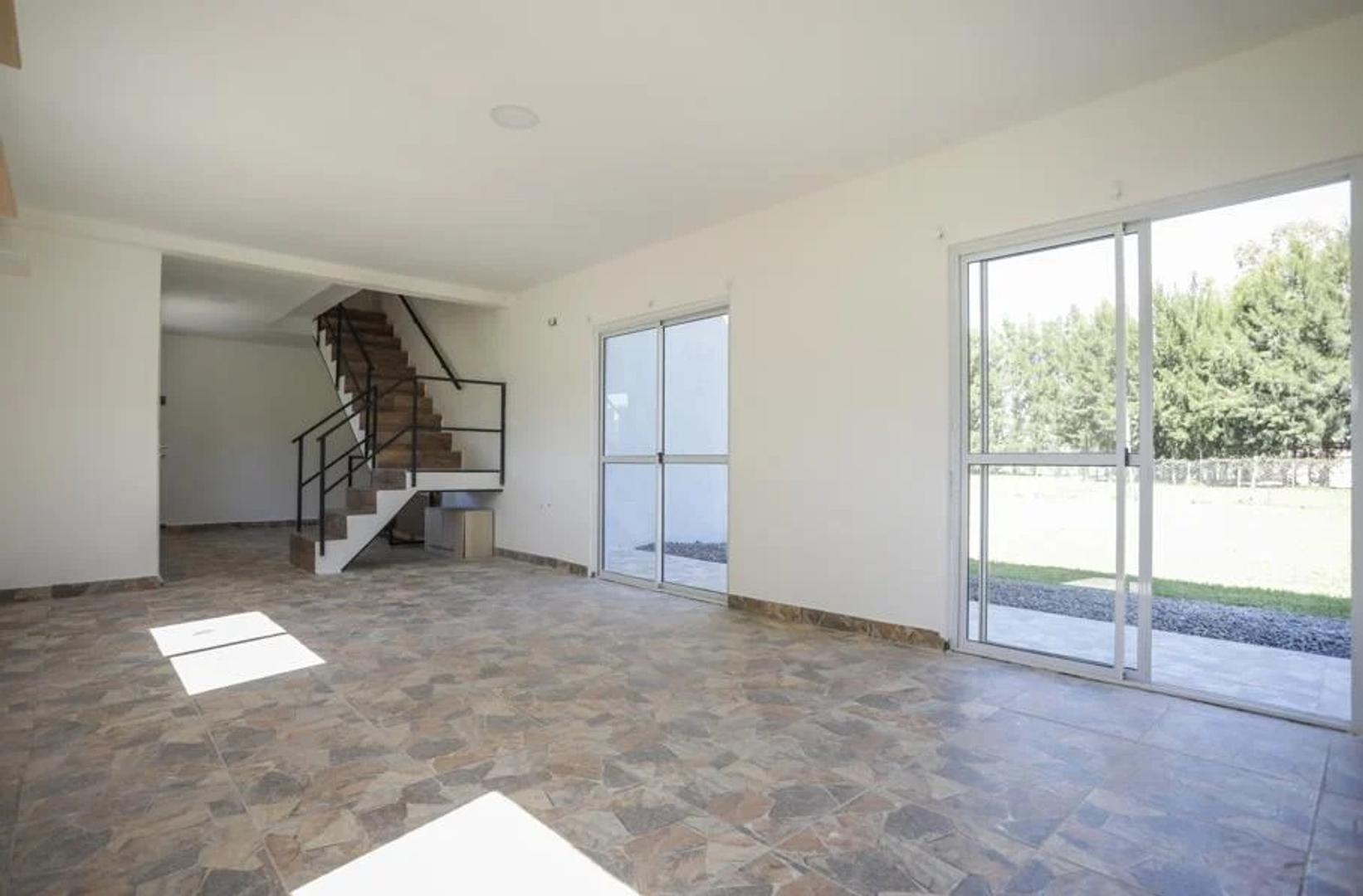 Venta de CASA TRES dormitorios, La Cándida, La Plata