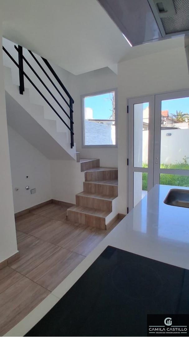 Casa en Alquiler en Castelar, $ 800.000