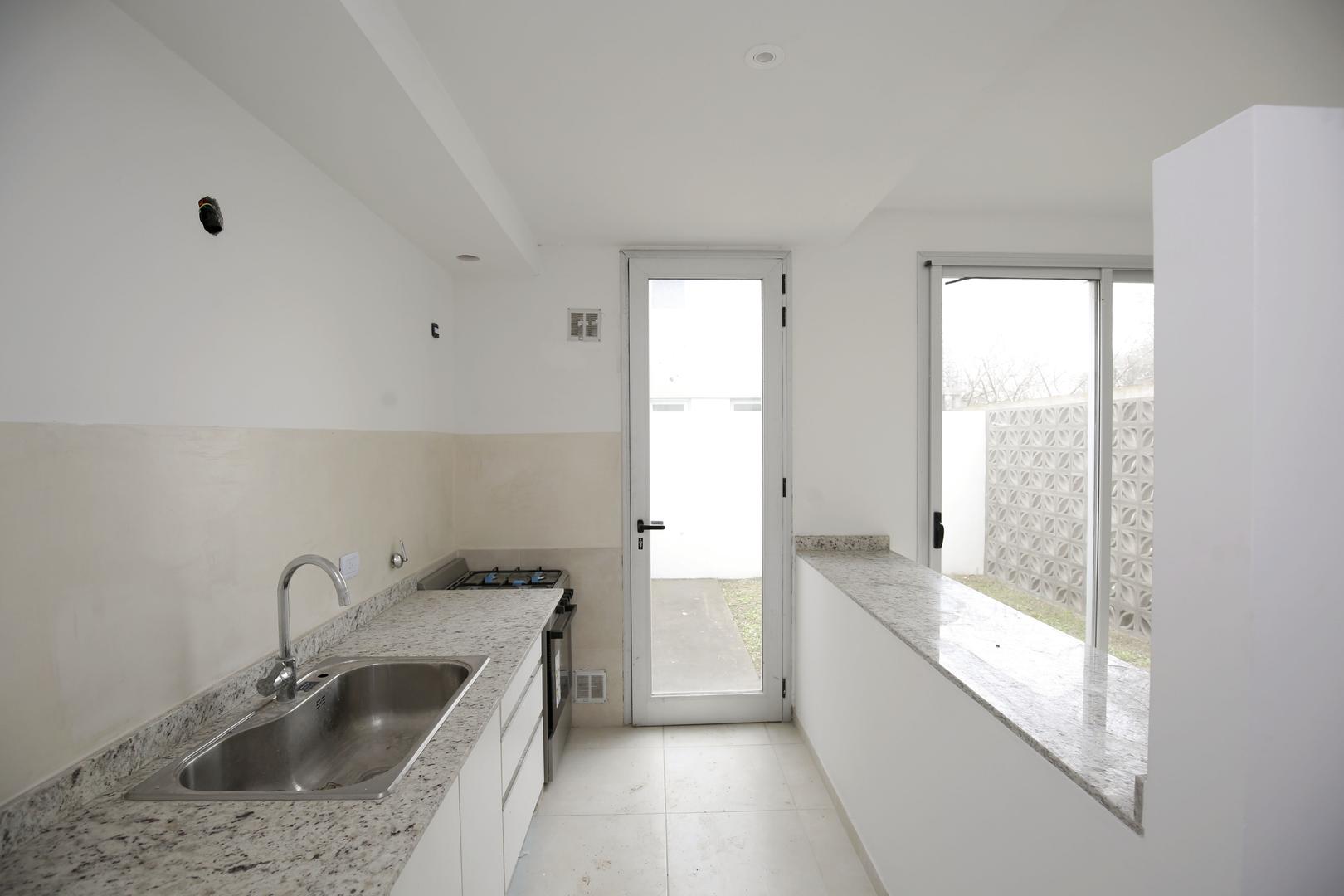 Casa 3 ambientes con 1 baño