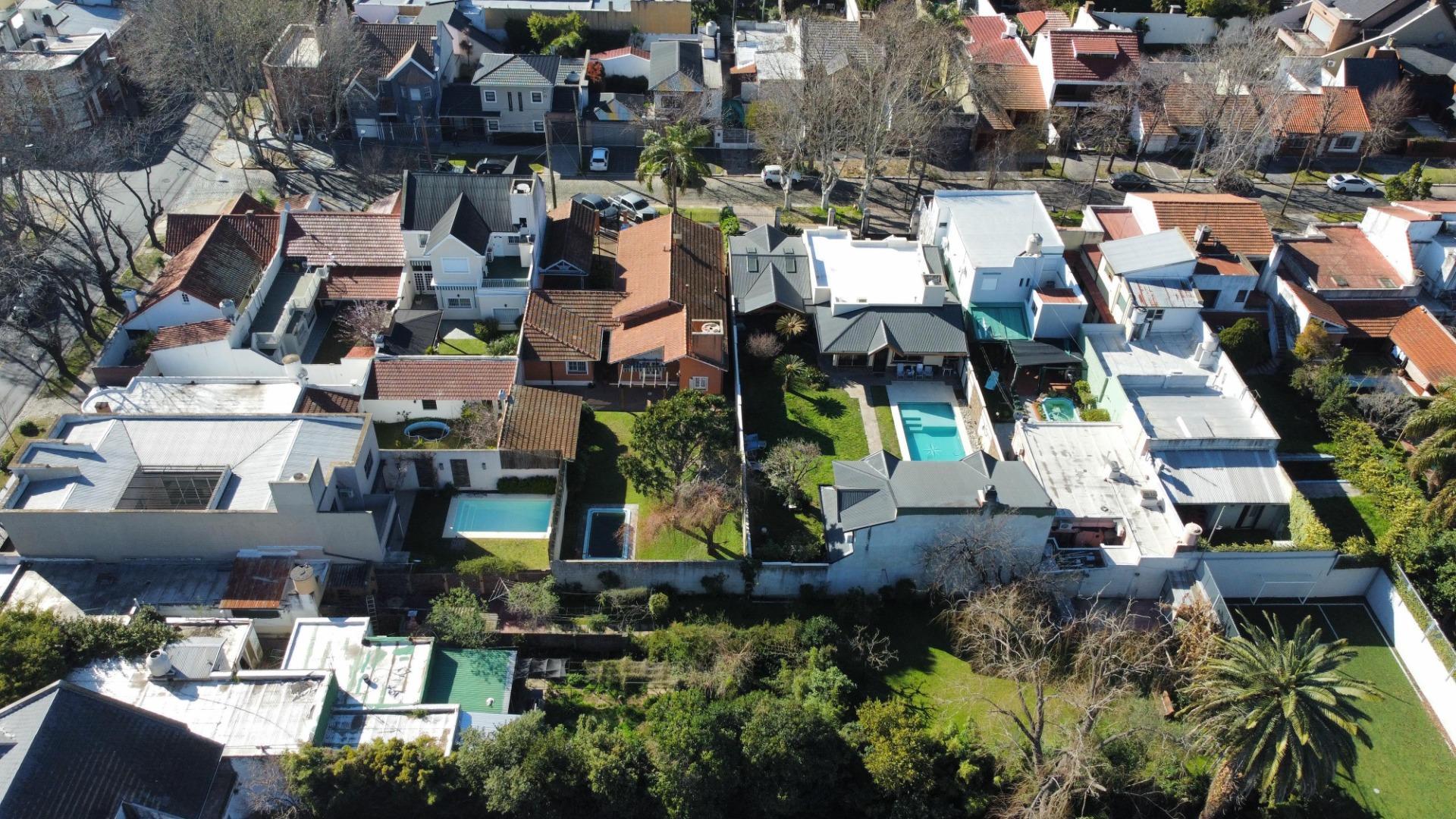 Casa en Venta con 2 cocheras